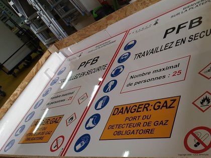 Panneau d'informations et d'interdictions - Port des EPI - Gabon